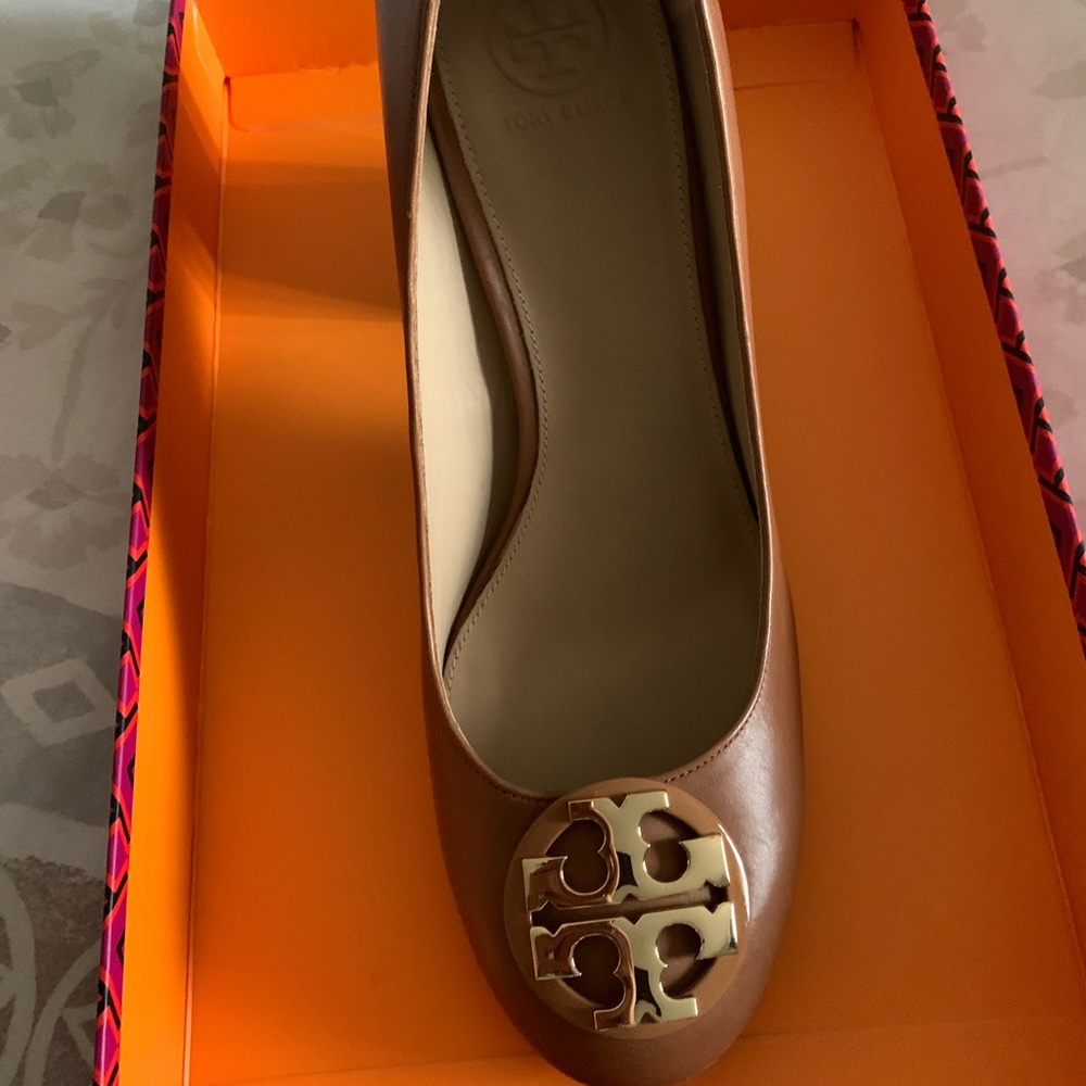 Sold Like new authentic Tory Burch shoes